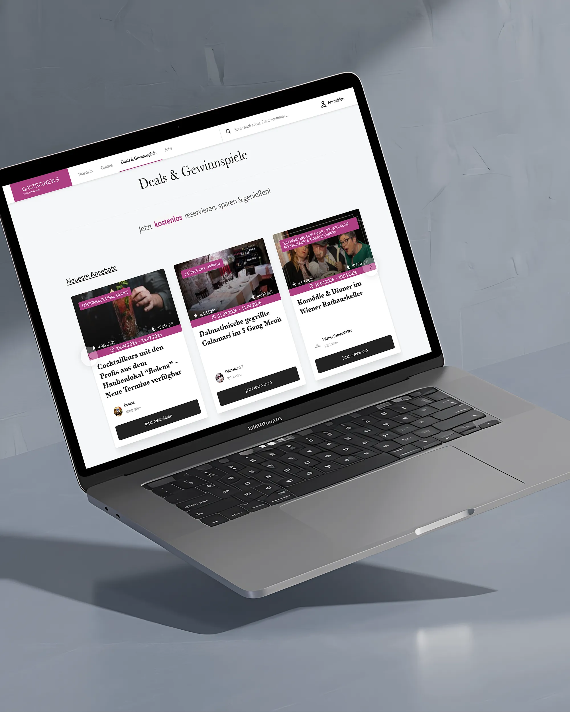 Laptop zeigt die Plattform gastro.news mit Deals und Gewinnspielen